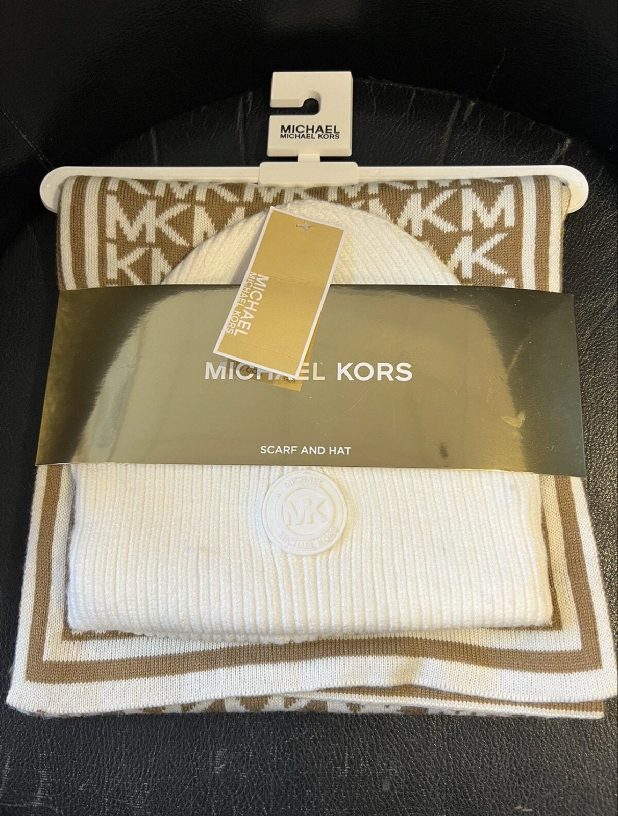 Michael Kors Muts en Sjaal Set - Nieuw, Kleding | Dames, Mutsen, Sjaals en Handschoenen, Ophalen of Verzenden, Nieuw, Muts