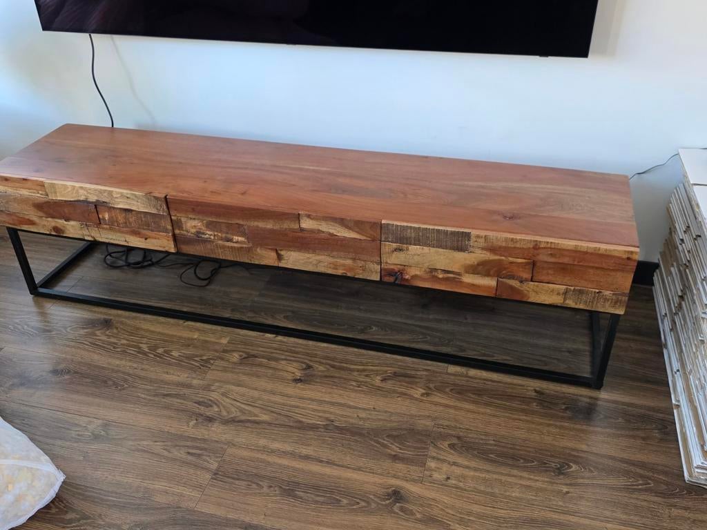 Zeer nette mango houten tv kastje, 50 tot 100 cm, Ophalen of Verzenden, Zo goed als nieuw, 25 tot 50 cm