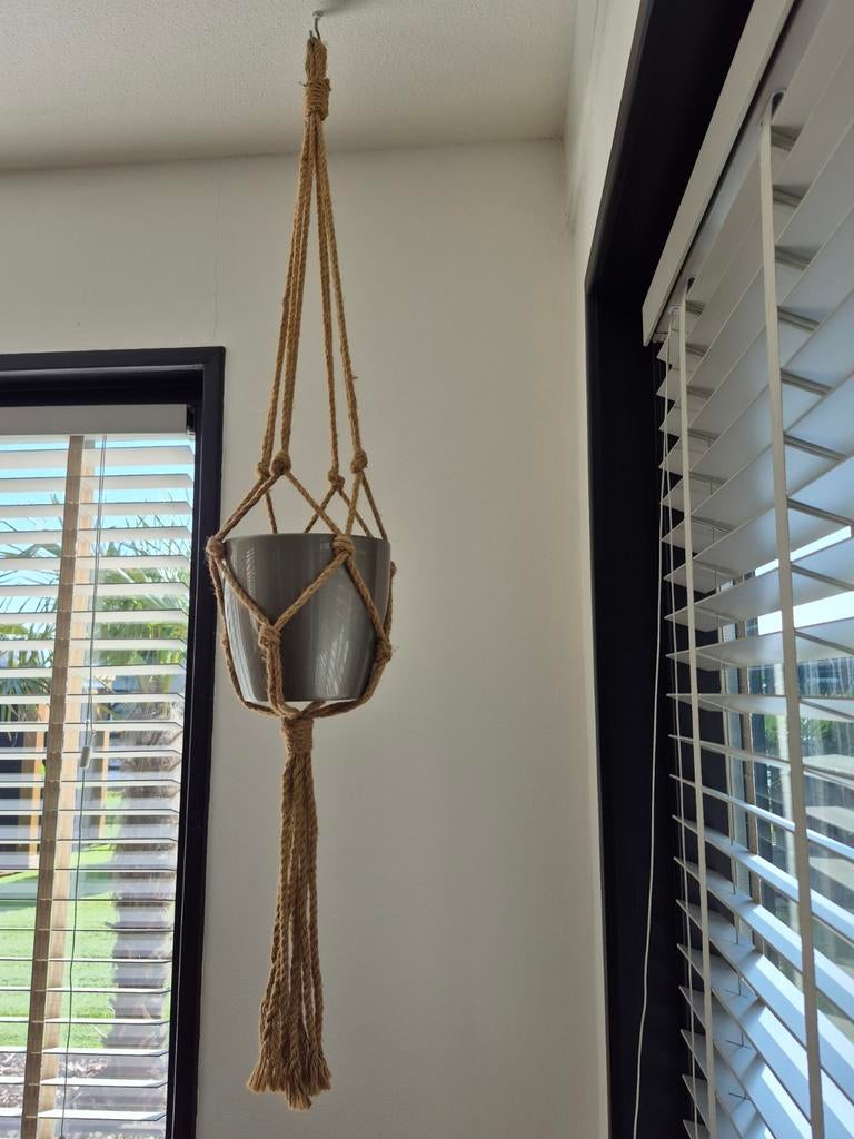 Decoratieve plafond plantenhanger met pot van Sisal, Huis en Inrichting, Ophalen of Verzenden, Zo goed als nieuw