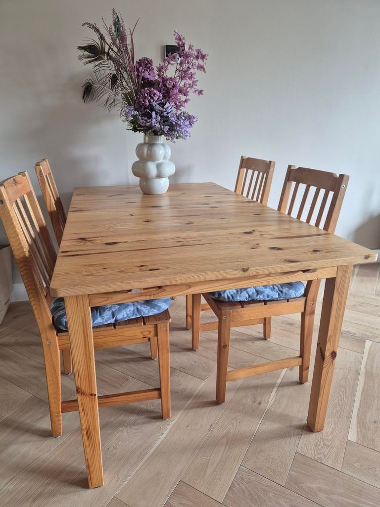 Eettafel met 4 stoelen en kussens, Ophalen, Gebruikt, 4 tot 6 stoelen