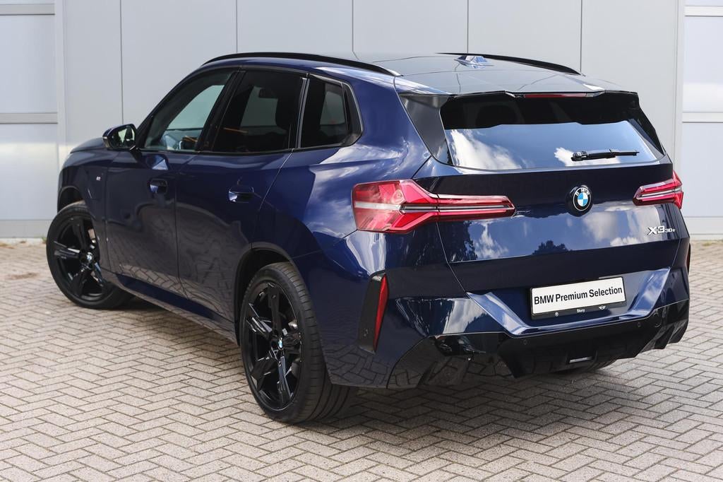 BMW X3 30e xDrive M Sport Automaat / Panoramadak / Trekhaak, Gebruikt, 4 cilinders, Blauw, Bedrijf