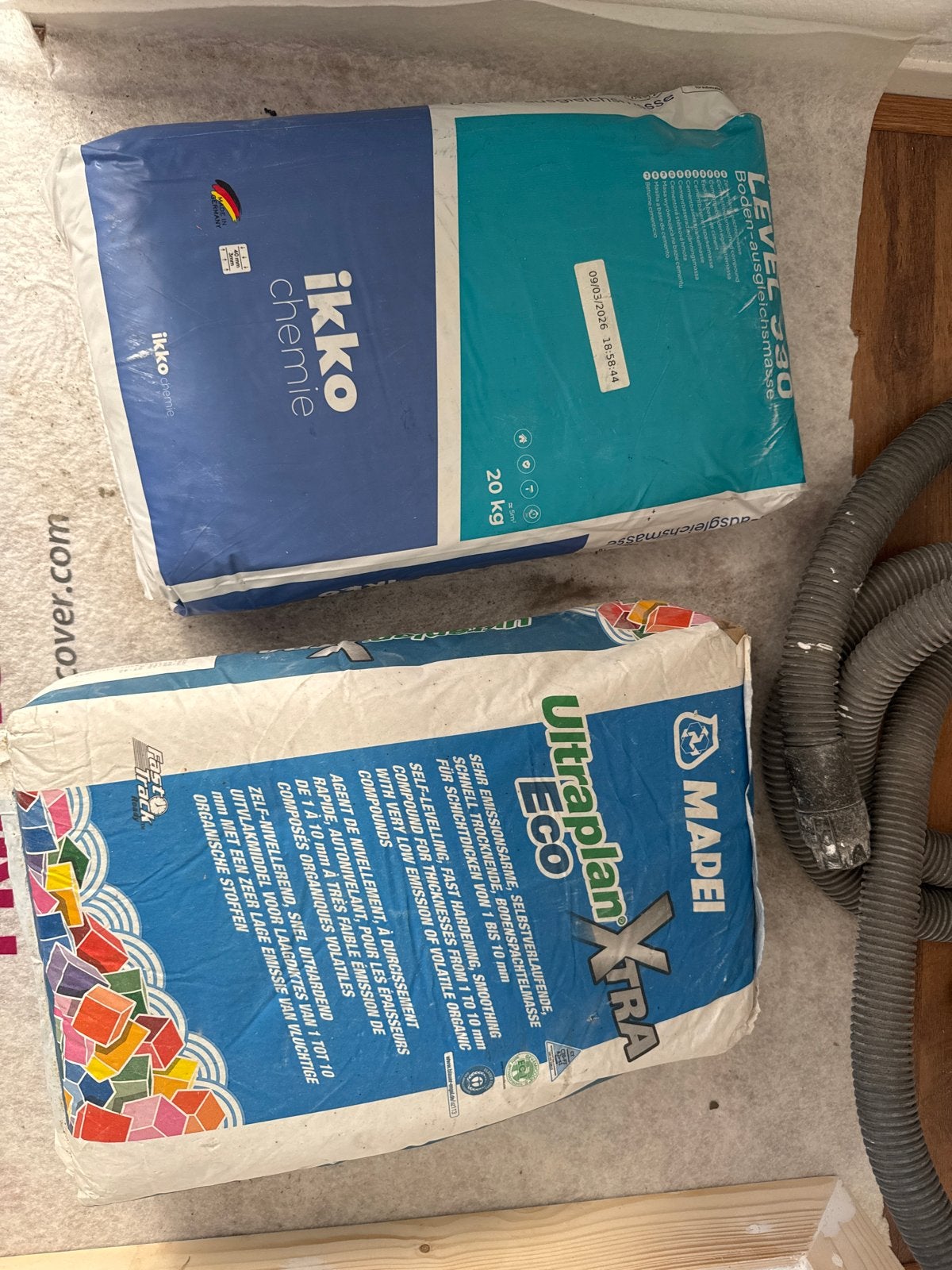 2 zakken egaline: Ikko Chemie Level 330 & Mapei Ultraplan Xt, Doe-het-zelf en Verbouw, Ophalen, Nieuw