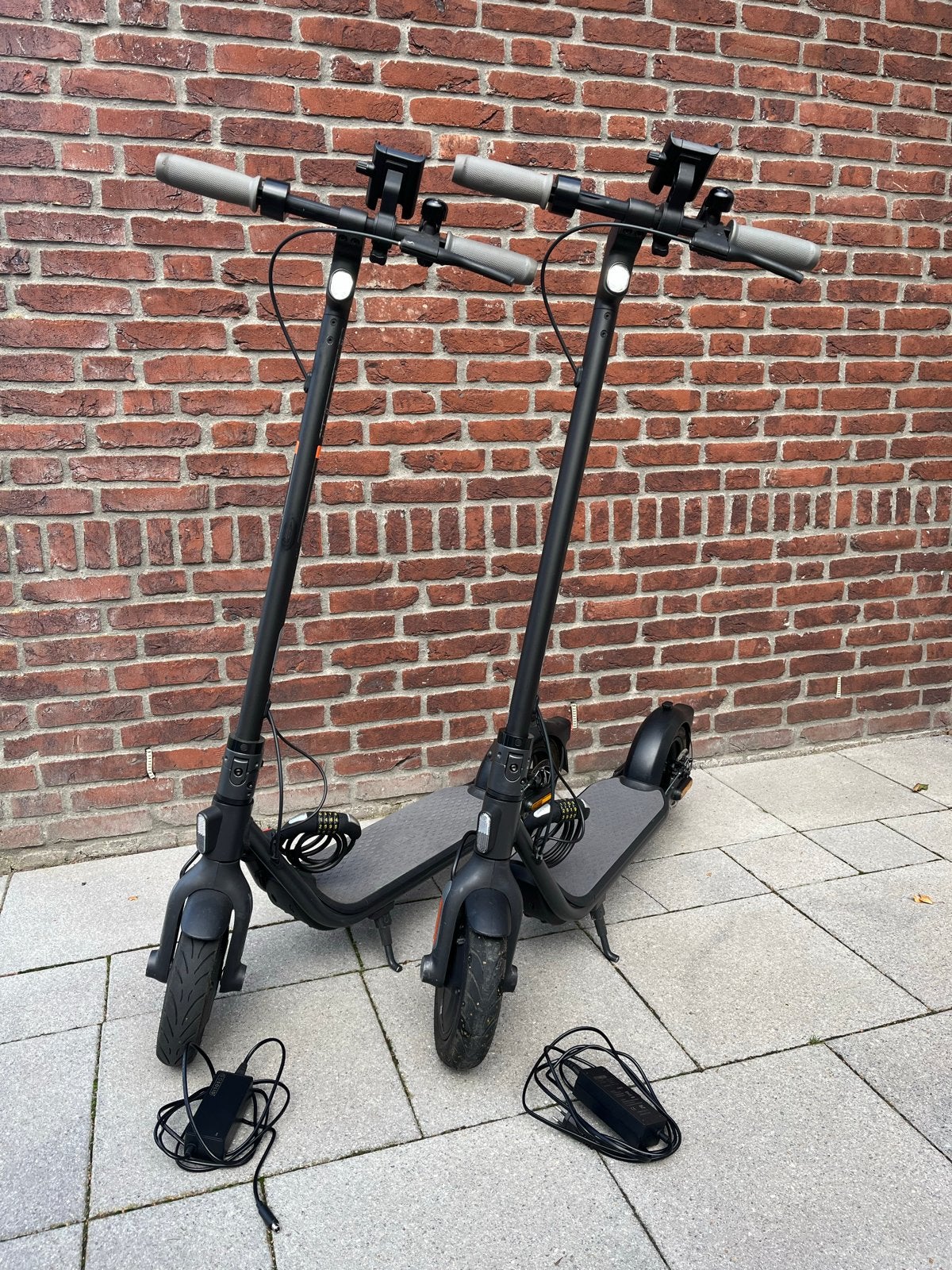 2x Ninebot Segway F25E Elektrische Step (ook los te koop), Ophalen, Zo goed als nieuw, Elektrische step (E-scooter), Segway-Ninebot