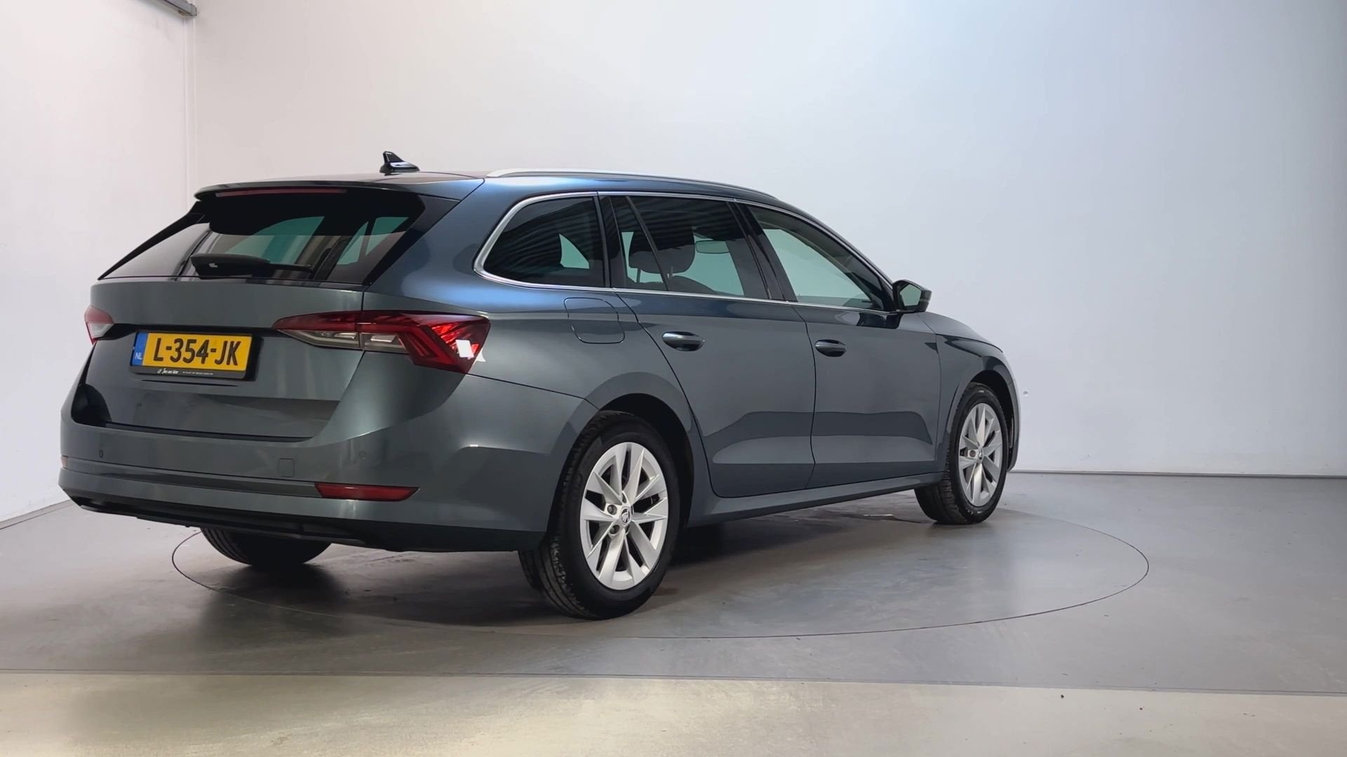 Skoda Octavia Combi 1.0 TSI 110pk Business Edition Plus Navi, Auto's, Dealer onderhouden, Gebruikt, Met garantie (alle), Origineel Nederlands