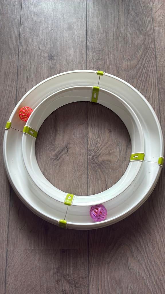 Katten speelje, Ophalen of Verzenden, Zo goed als nieuw
