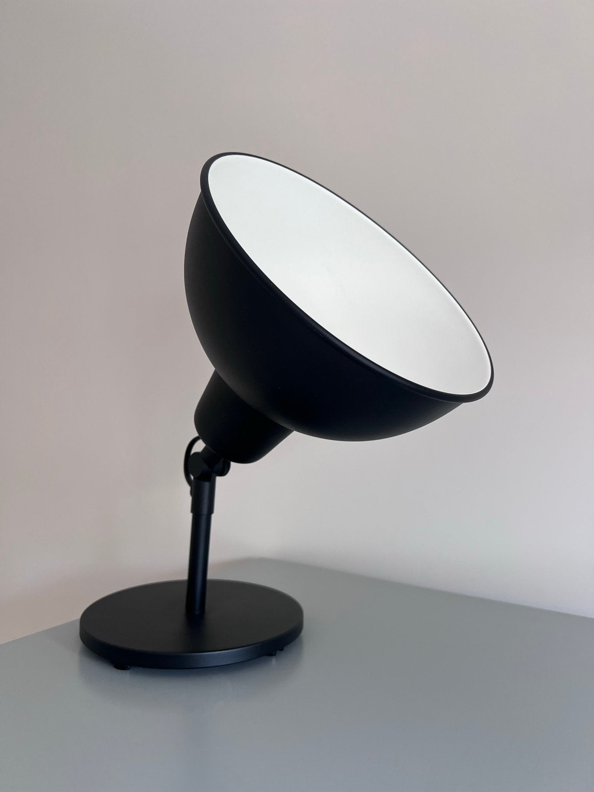 Zwarte tafellamp met E27 fitting - Modern design, Bureaulamp, Verstelbaar, Overige merken, Zo goed als nieuw