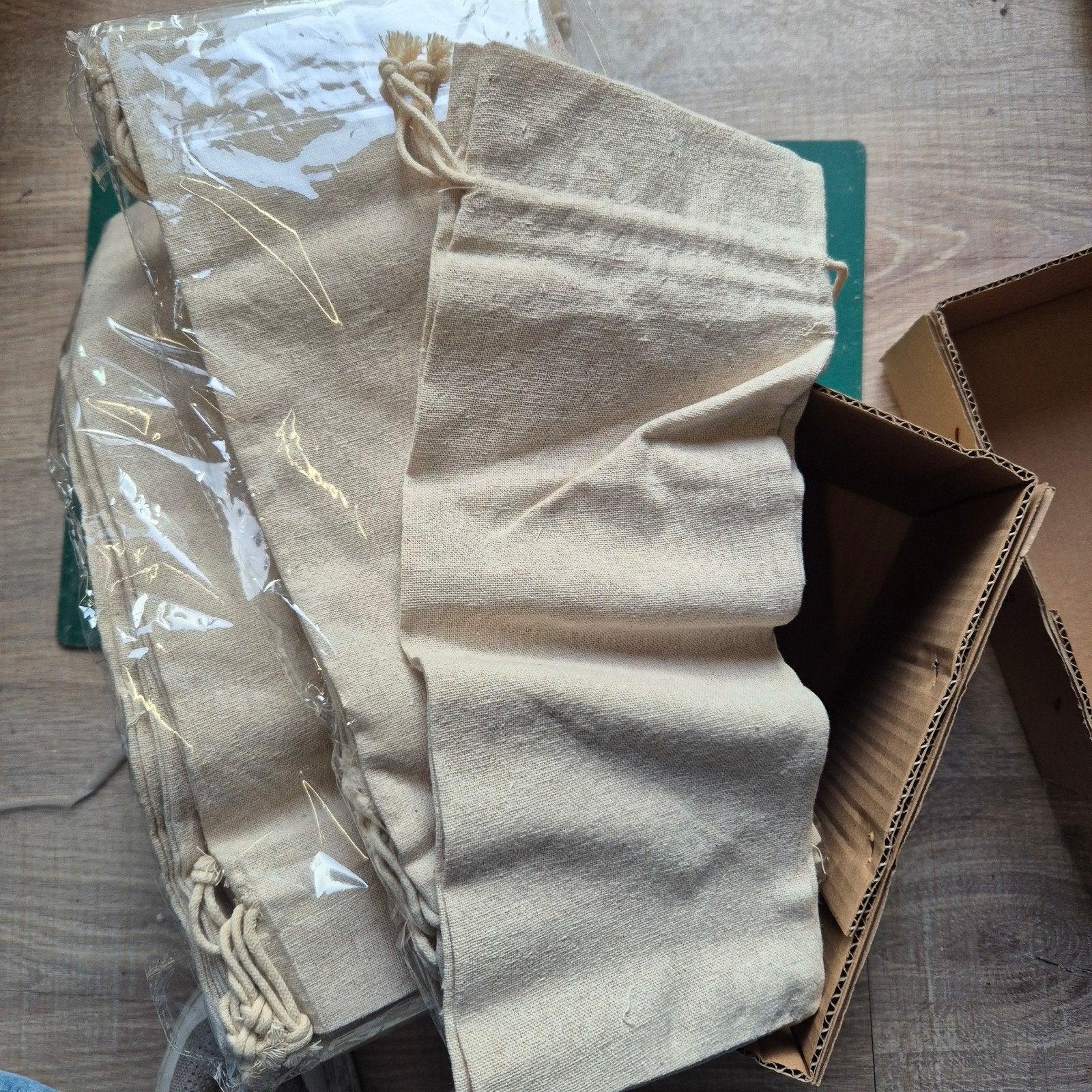 Nieuwe jute zakjes met trekkoord - 22 stuks, Overige thema's, Ophalen of Verzenden, Natuurlijk materiaal, Herbruikbaar