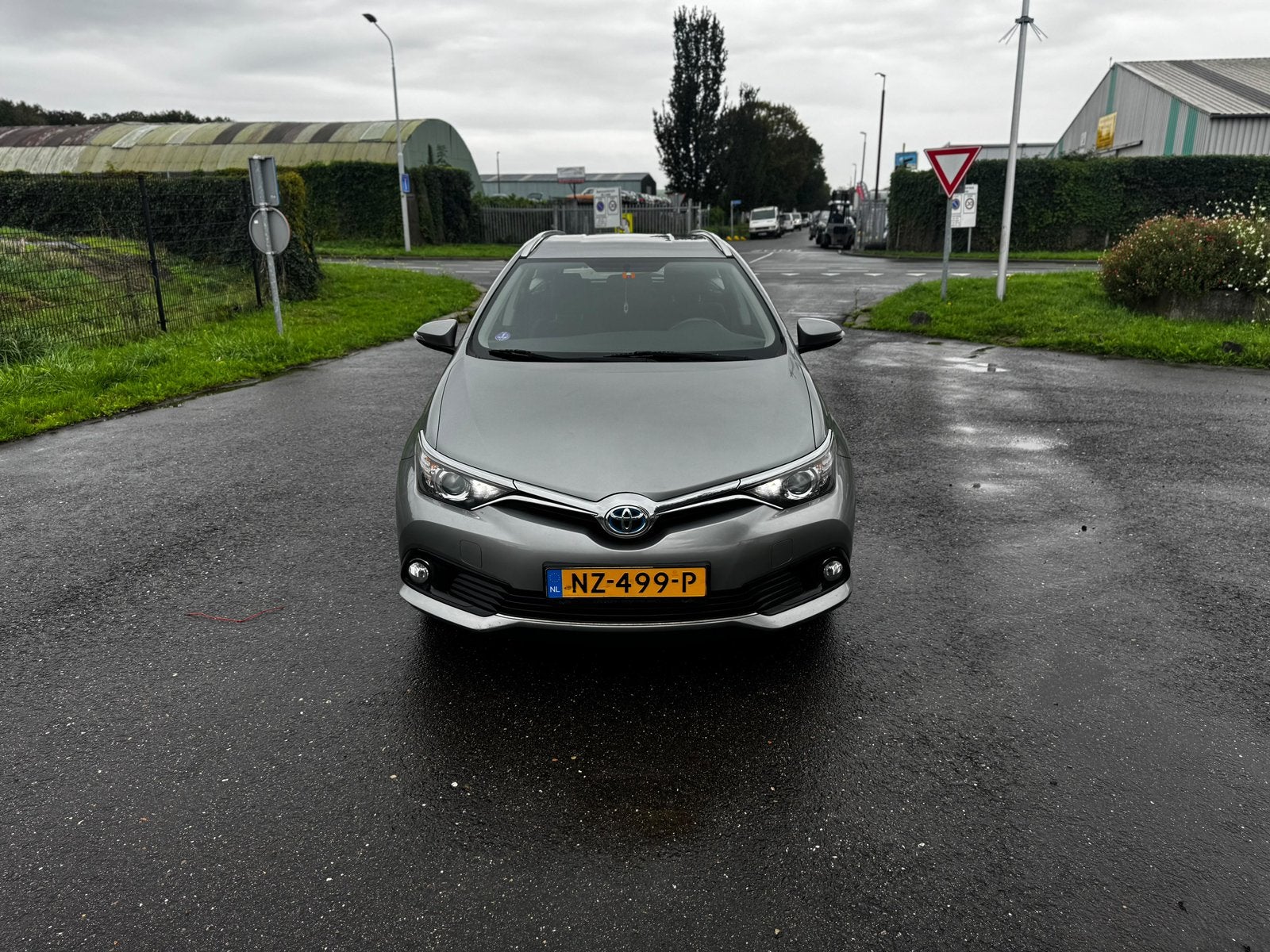 Toyota Auris 1.8 Hybrid Touring Sports CVT GARANTİE!!, 28 km/l, 345 kg, Navigatiesysteem, Te koop