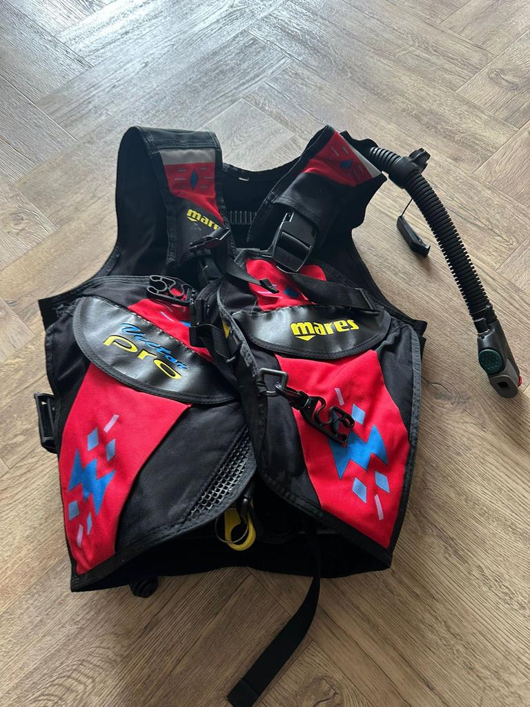 Mares duikvest maat m, Watersport en Boten, Duiken, Ophalen of Verzenden, Gebruikt, Trimvest of Wing