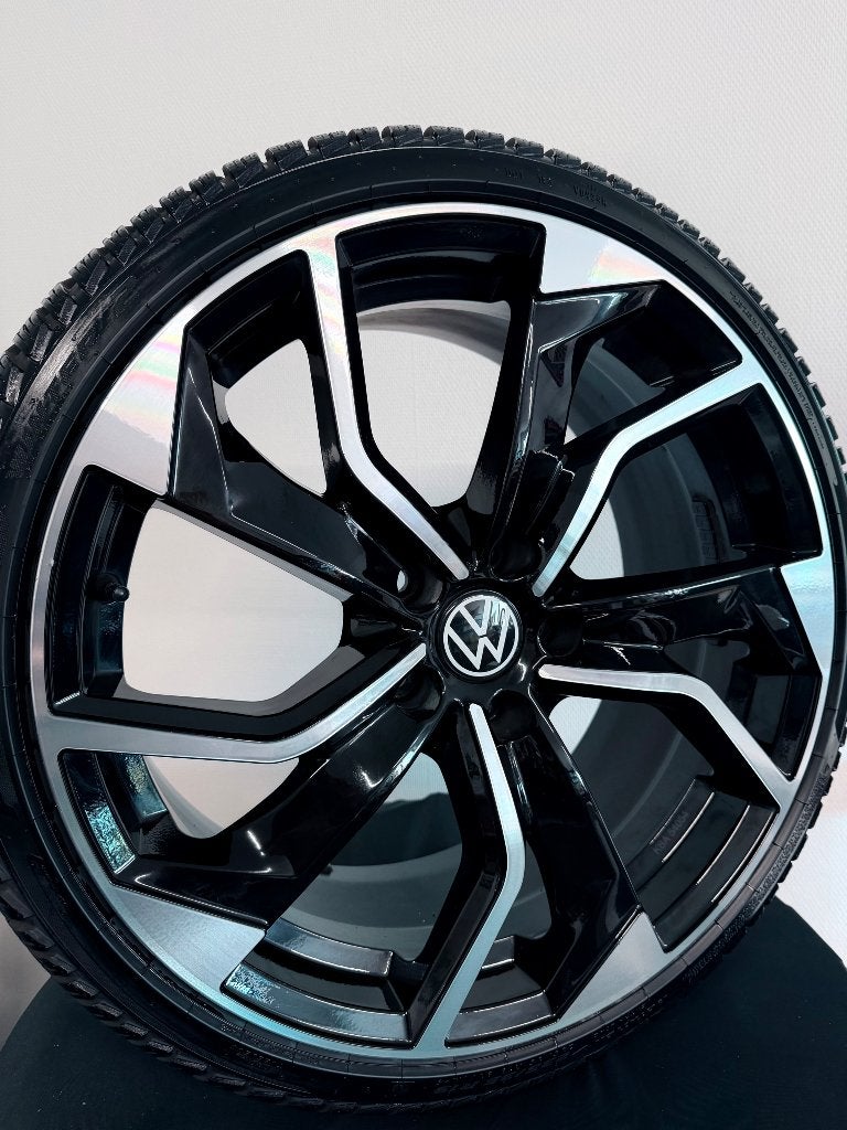19” VW Golf Audi A3 velgen + winterbanden, Gebruikt, Banden en Velgen, Winterbanden, 235 mm