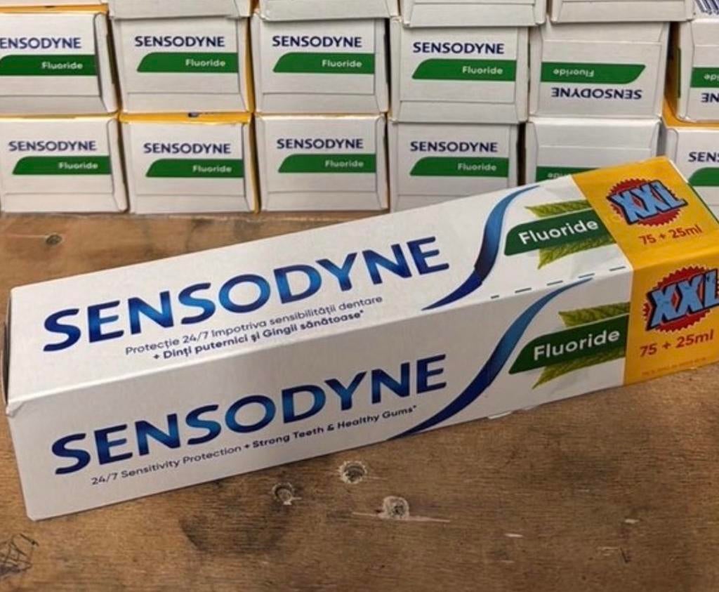 Sensodyne Fluoride tandpasta 100ml, 20 stuks of meer, Ophalen of Verzenden, Nieuw, Tandpasta