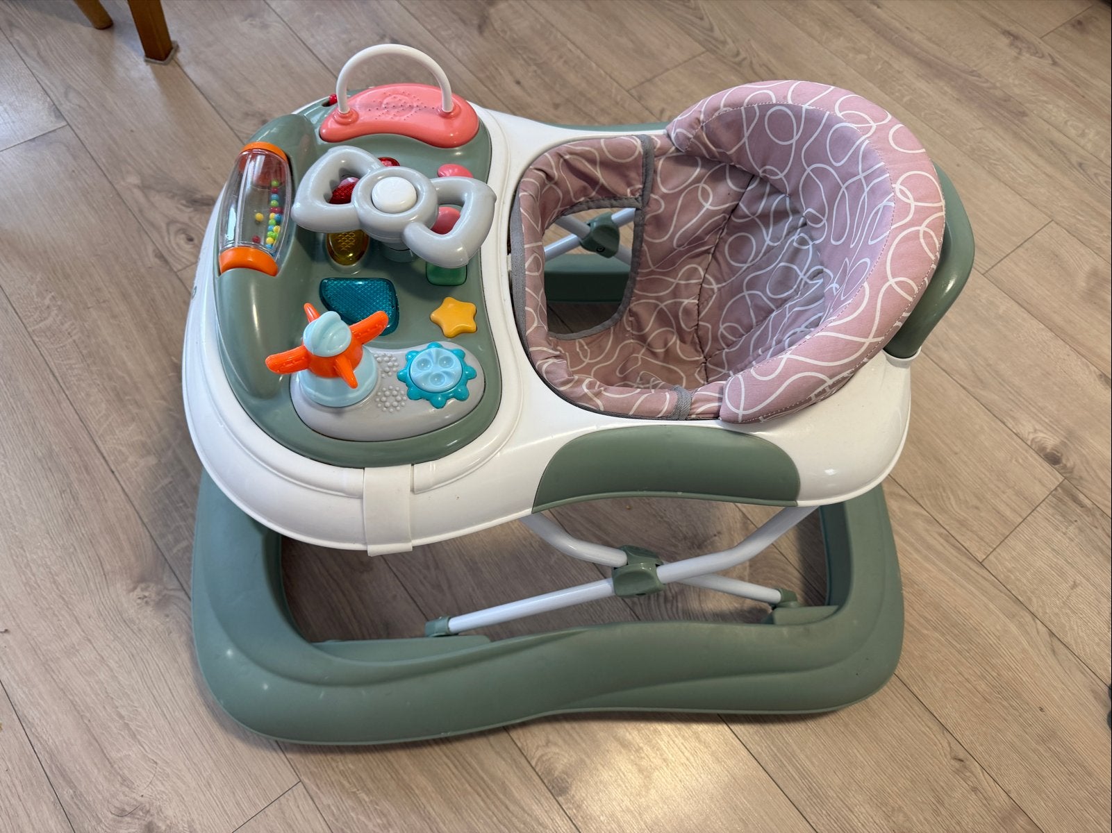 Loopstoel met speelblad en verstelbare zithoogte, Kinderen en Baby's, Speelgoed | Babyspeelgoed, Ophalen of Verzenden, Gebruikt