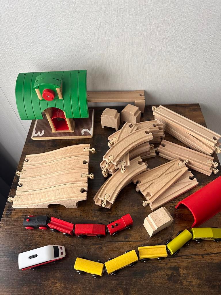 IKEA houten TREINbaan - TREINEN - STATION - TUNNEL etc.., Ophalen, Zo goed als nieuw