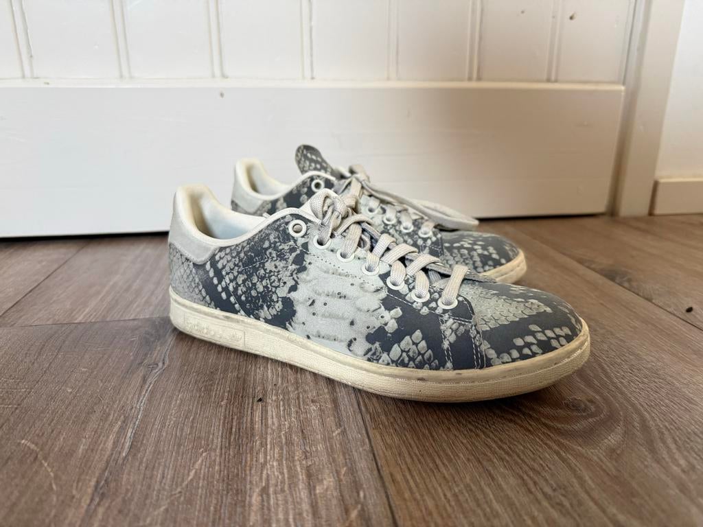 Adidas Stan Smith sneakers met slangenprint, Ophalen of Verzenden, Gedragen, Grijs, Sneakers of Gympen