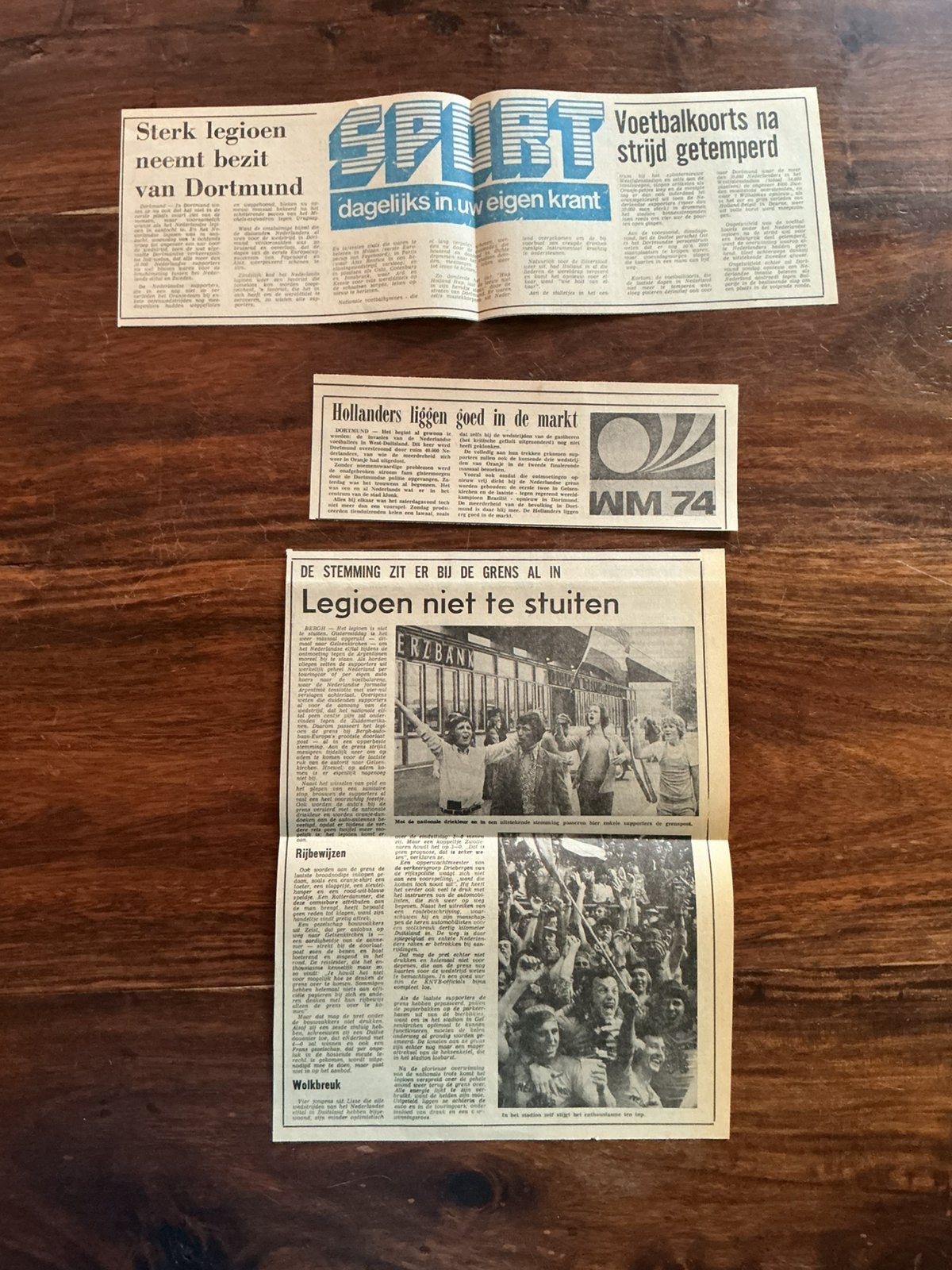 Voetbal krantenartikel 3x legioen Nederland WK 1974, Ophalen of Verzenden, Knipsel(s)