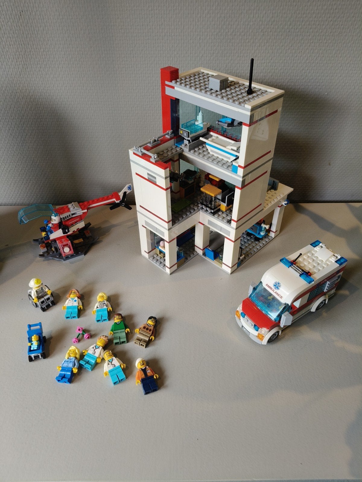 Lego City Ziekenhuis met ambulance en helikopter, Kinderen en Baby's, Speelgoed | Bouwstenen, Zo goed als nieuw, Overige merken