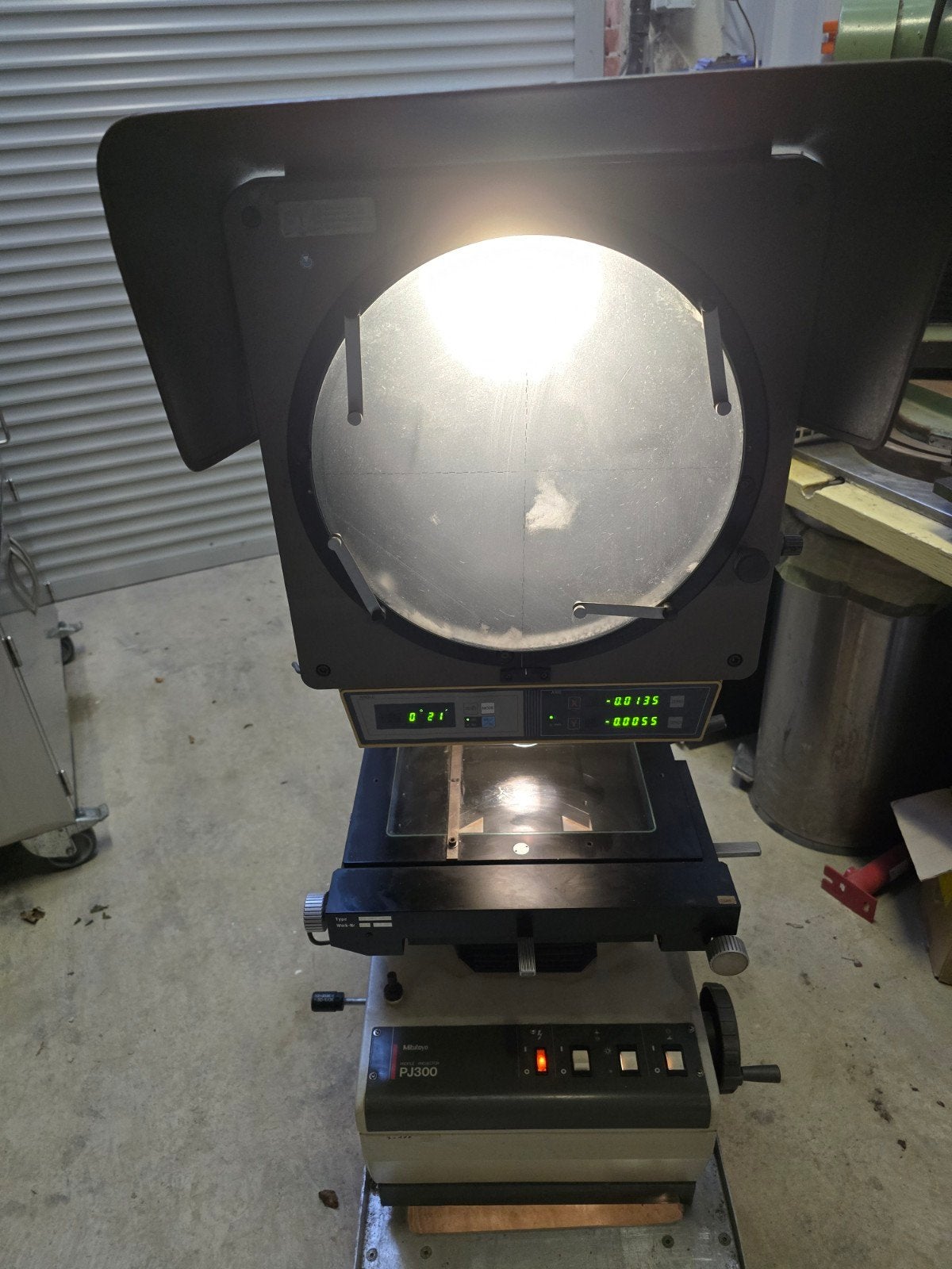 Mitutoyo PJ300 Profielprojector, Ophalen, Gebruikt, Afstand