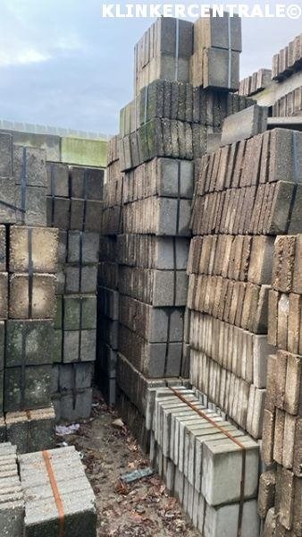 160m2 grijs, gebruikte betontegels 30x30x7cm terrastegels., Tuin en Terras, Bij dit gebruikte product niet meer te achterhalen.