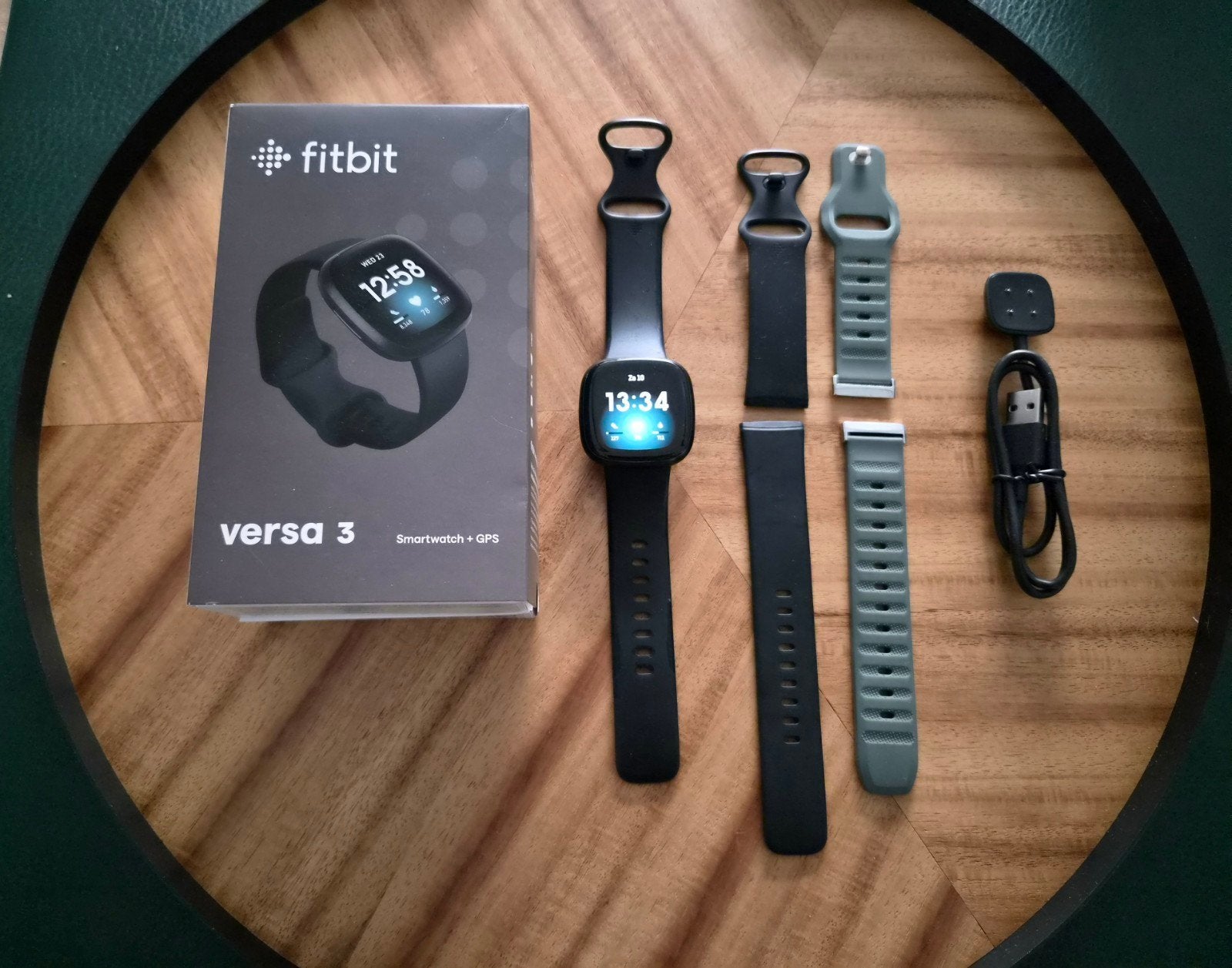 Fitbit Versa 3 Smartwatch met GPS met extra bandjes, Gebruikt, Zwart, Ophalen of Verzenden, Stappen