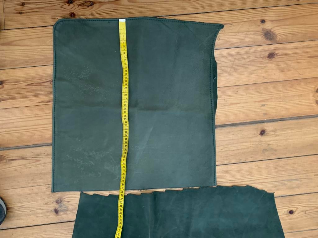 Grote stukken groene suède stof, Gebruikt, Leer of Kunstleer, Ophalen of Verzenden, 30 tot 120 cm