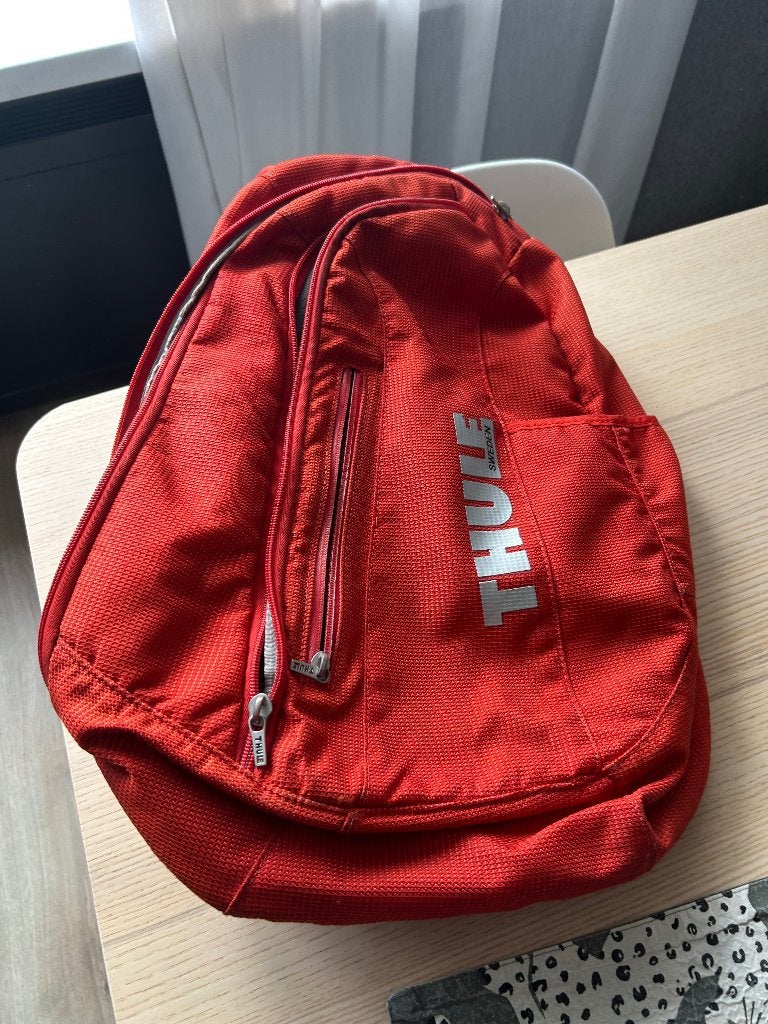 Thule EnRoute rugzak 23L | laptoptas-eenzijdige schouderband, Gebruikt, Rood, Ophalen of Verzenden, Overige merken