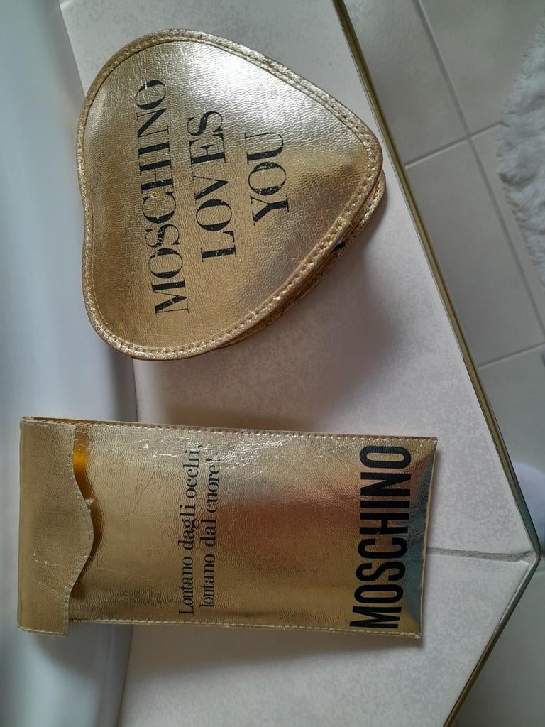 Moschino Toilet Tasje - Goudkleurig Hart & Brillenhoesje, Ophalen, Zo goed als nieuw, Overige kleuren, Dame