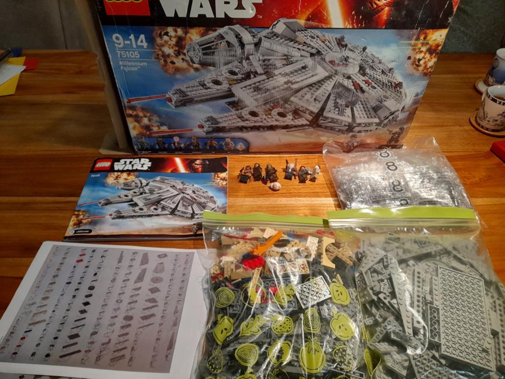LEGO Star wars millennium falcon 75105 - compleet, Ophalen of Verzenden, Zo goed als nieuw