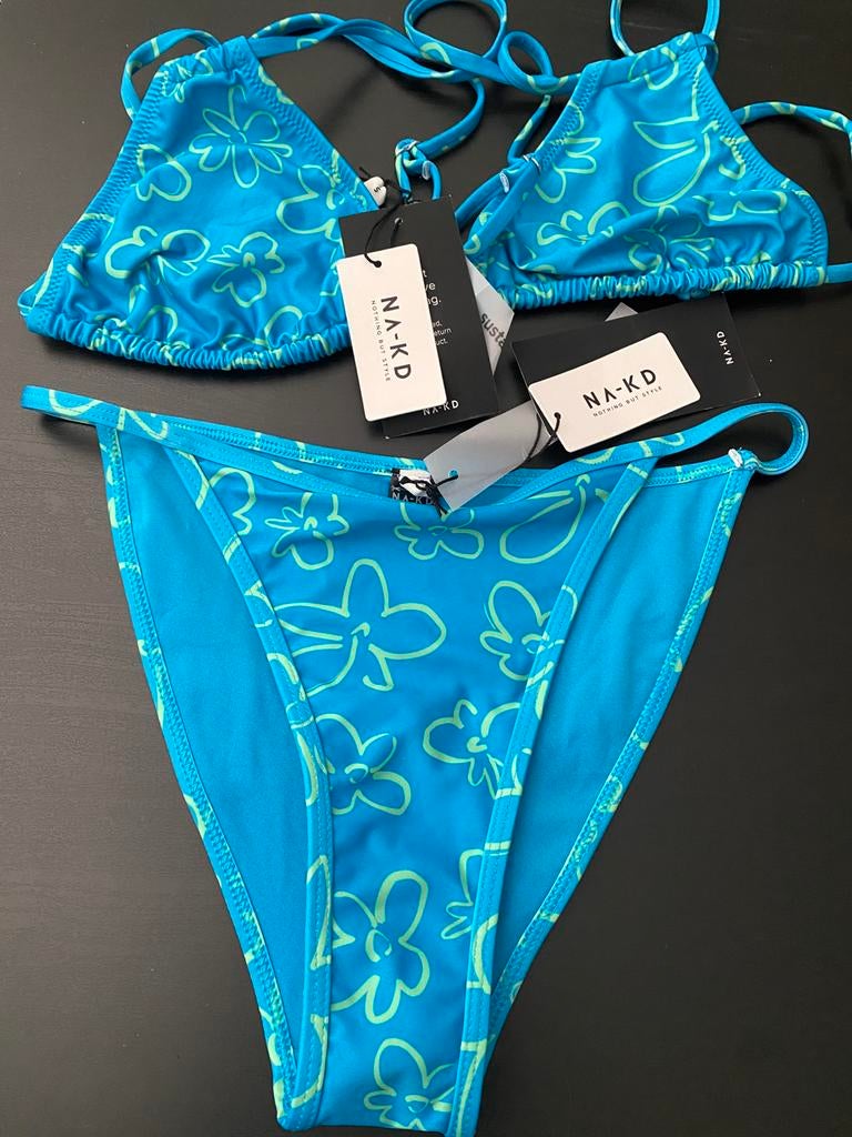 NA-KD bikini maat S / XS, Kleding | Dames, Badmode en Zwemkleding, Ophalen of Verzenden, Zo goed als nieuw, Blauw, Bikini