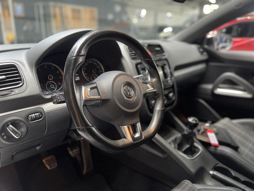 Volkswagen Scirocco 1.4 TSI 122pk BlueMotion DAK! (bj 2011), Gebruikt, 4 cilinders, 1290 kg, Bedrijf