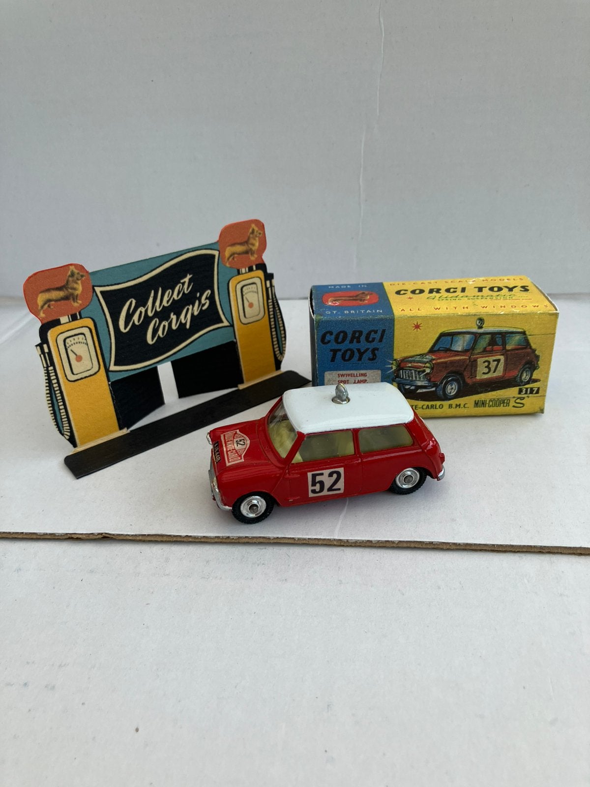 Corgi toys 317 mini monte carlo (code 3), Ophalen of Verzenden, Zo goed als nieuw, Auto, Corgi