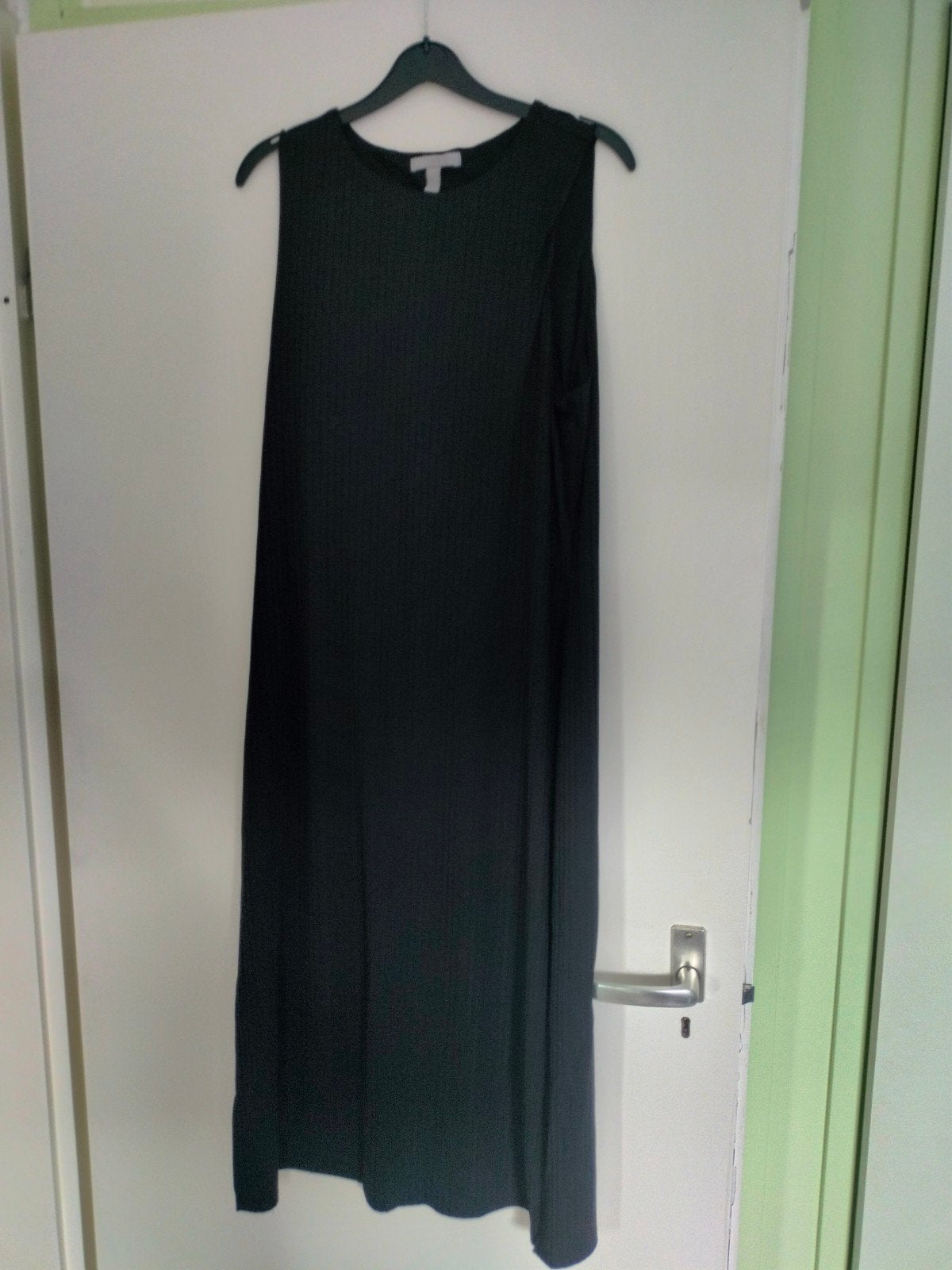 Zwarte geribbelde maxi jurk, Zwart, Maat 42/44 (L), Ophalen of Verzenden, Onder de knie
