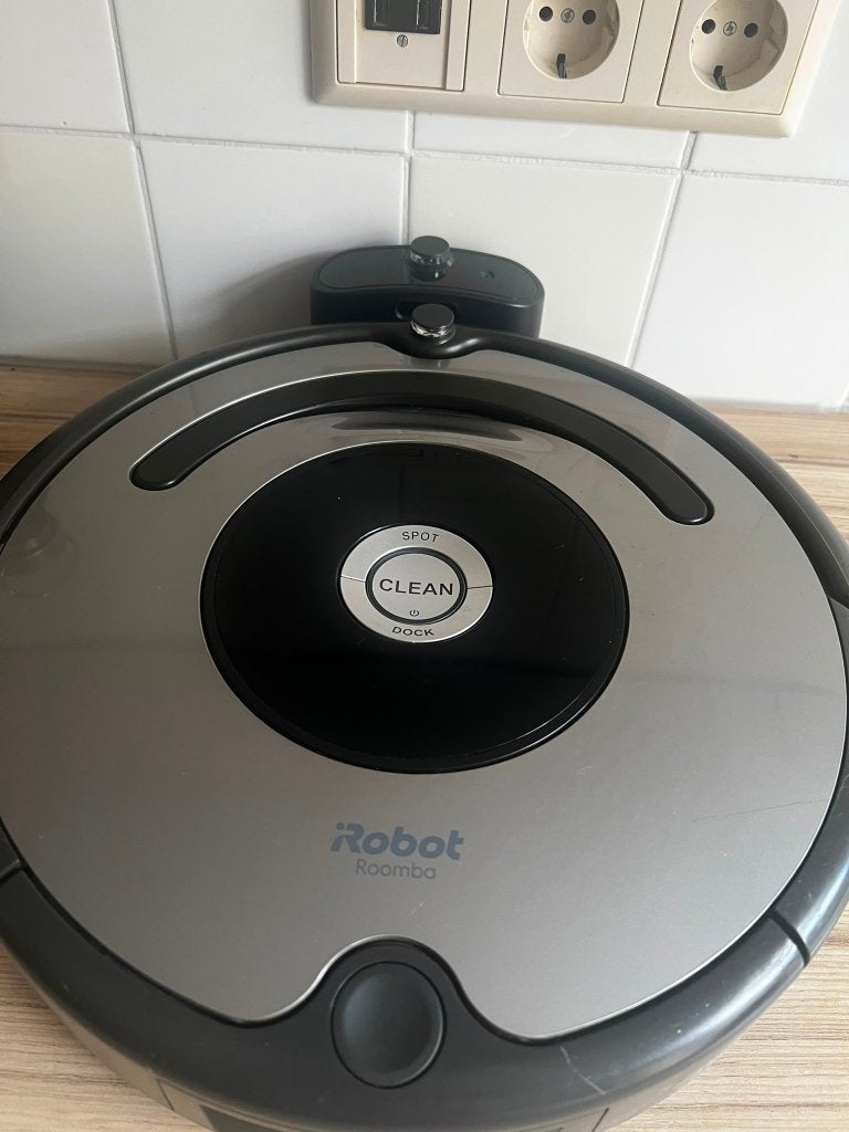 iRobot Roomba 677 Robot Vacuum Cleaner (With Wi-Fi and App, Witgoed en Apparatuur, Ophalen, Gebruikt, IRobot, Inclusief accessoires