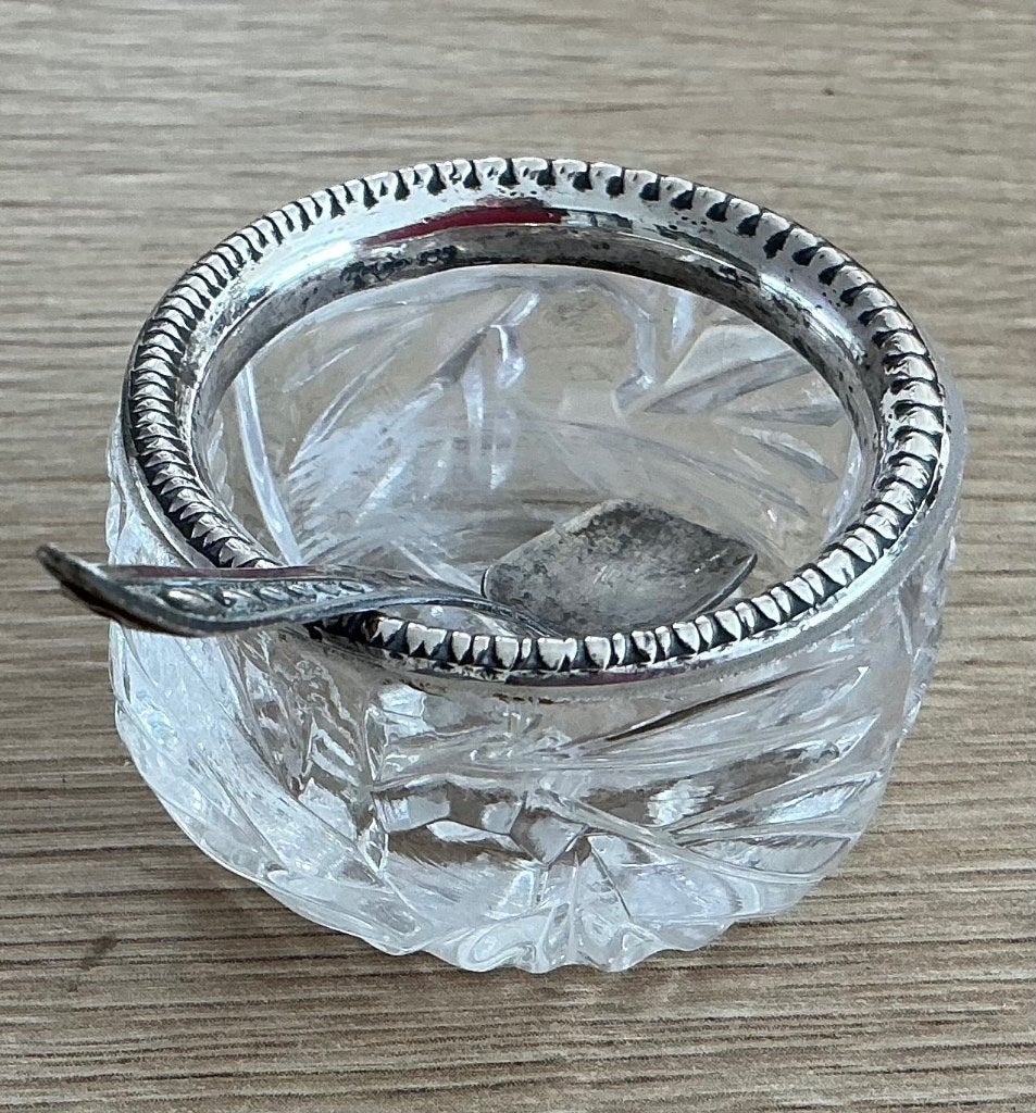 Antiek zilveren zoutvaatje met lepeltje, Ophalen of Verzenden, Zilver