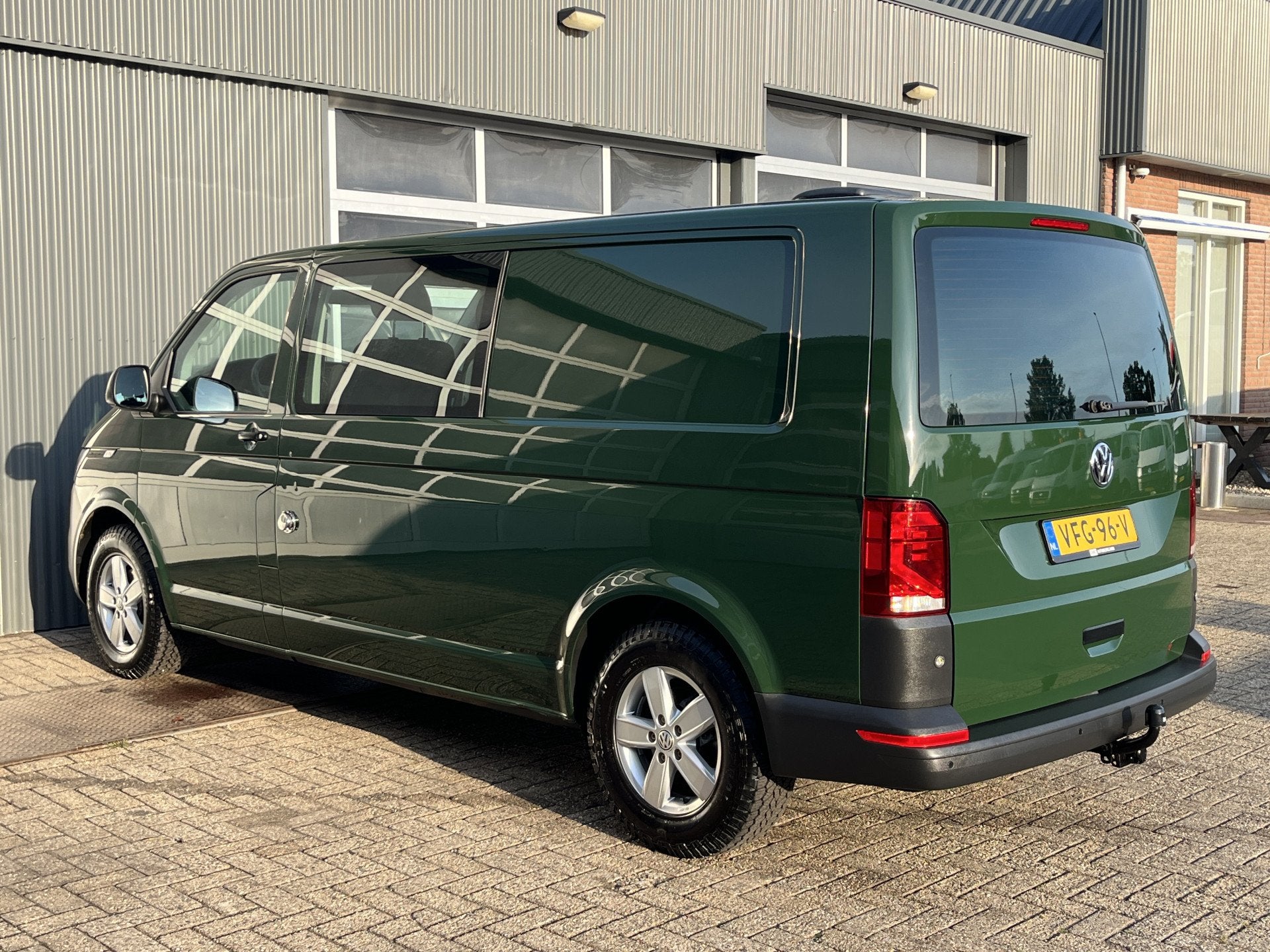 Volkswagen Transporter 2.0 TDI L2H1 4x4 DC 150pk 4 motion Bp, Voorwielaandrijving, Dealer onderhouden, Stof, Gebruikt