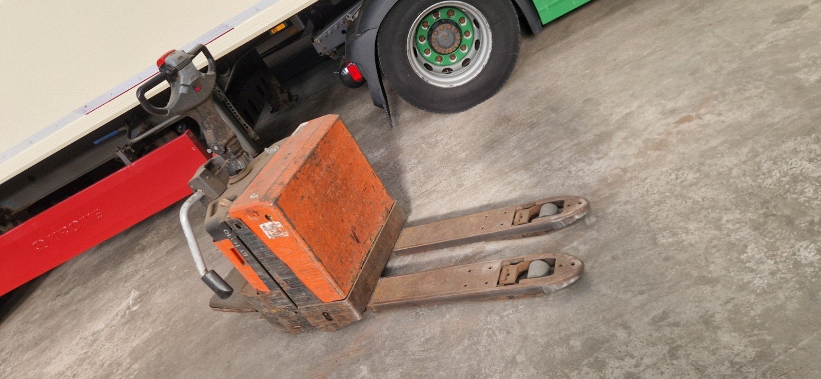 BT elektrische pallettruck LPE200/B - 2000 kg hefcapaciteit, 1000 tot 2000 kg, Ophalen, Elektrisch, Palletwagen