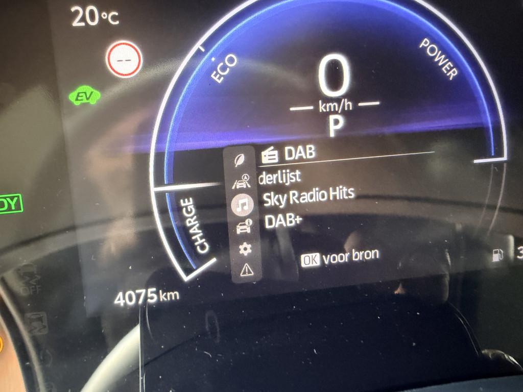 Toyota Yaris Cross 1.5 Hybrid 130 Executive Keyless entry+st, Gebruikt, Leder en Stof, Wit, 1490 cc