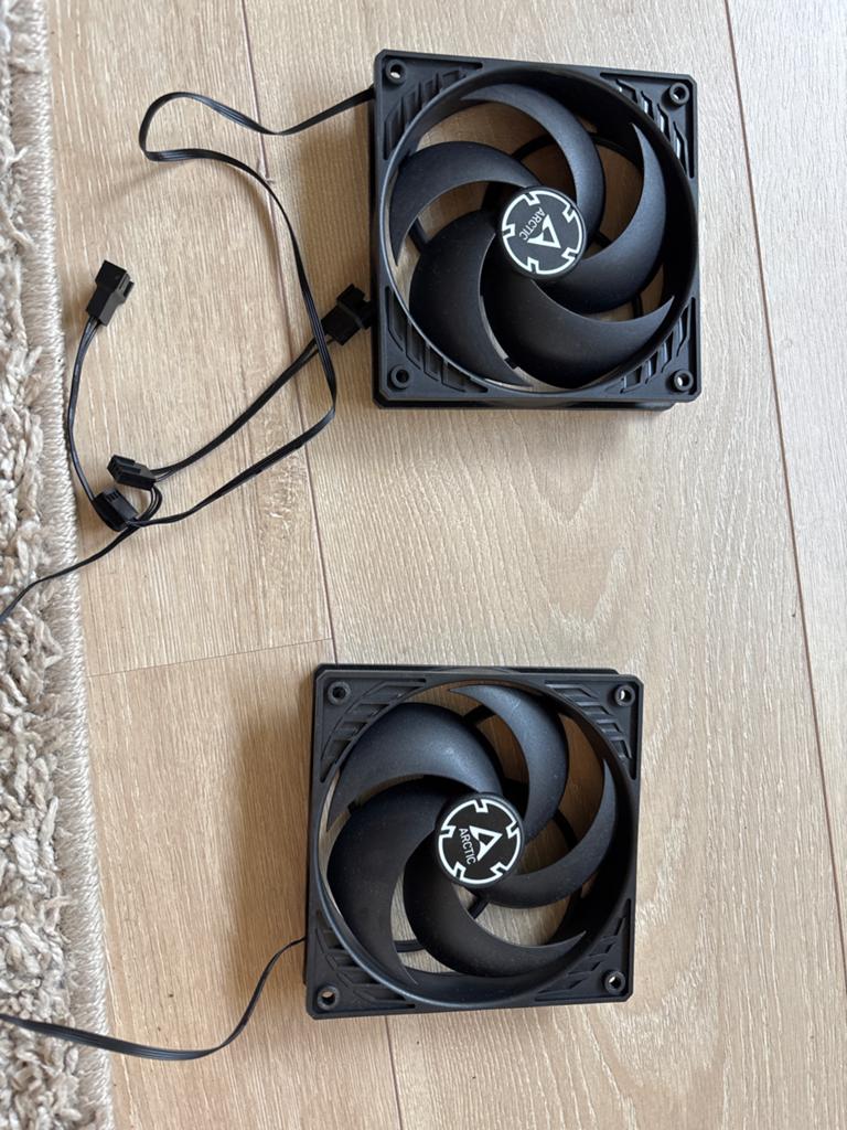 2x Arctic P12 PWM PST PC-ventilator - Zwart, Ophalen of Verzenden, Gebruikt, Luchtkoeling