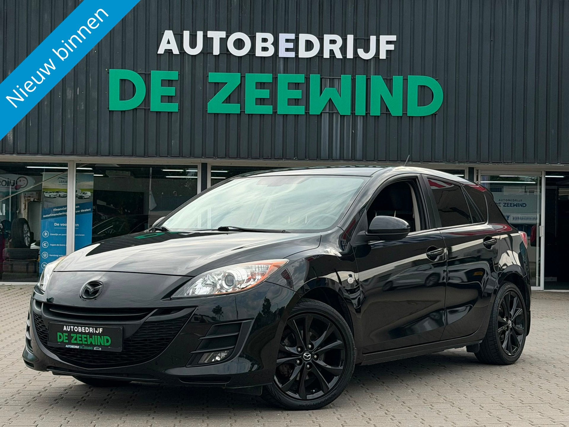Mazda 3 1.6 Business|Black on Black|Nieuw APK, Voorwielaandrijving, Gebruikt, 4 cilinders, Zwart