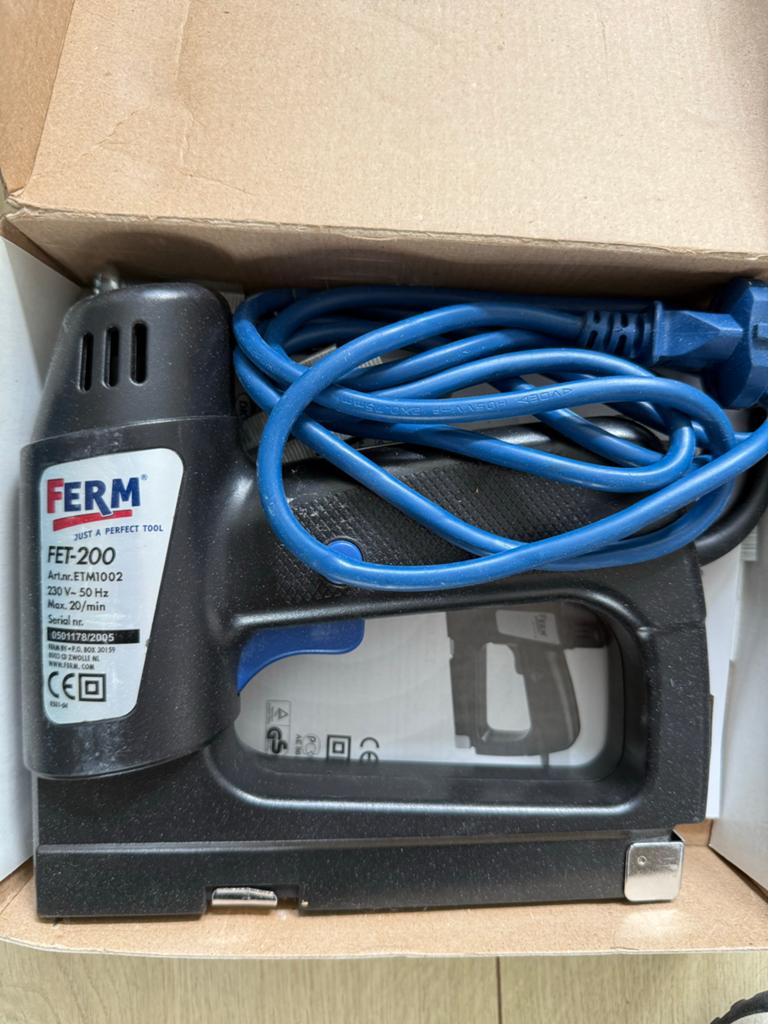 Ferm elektrische tacker/nietmachine FET-200, compleet, Ophalen of Verzenden, Gebruikt