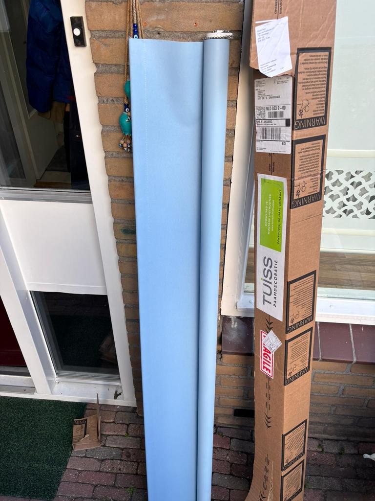 Nieuwe Tuiss Rolgordijnen Bahamas Blackout Baby Blue, 150 tot 200 cm, Nieuw, Ophalen of Verzenden, 200 cm of meer