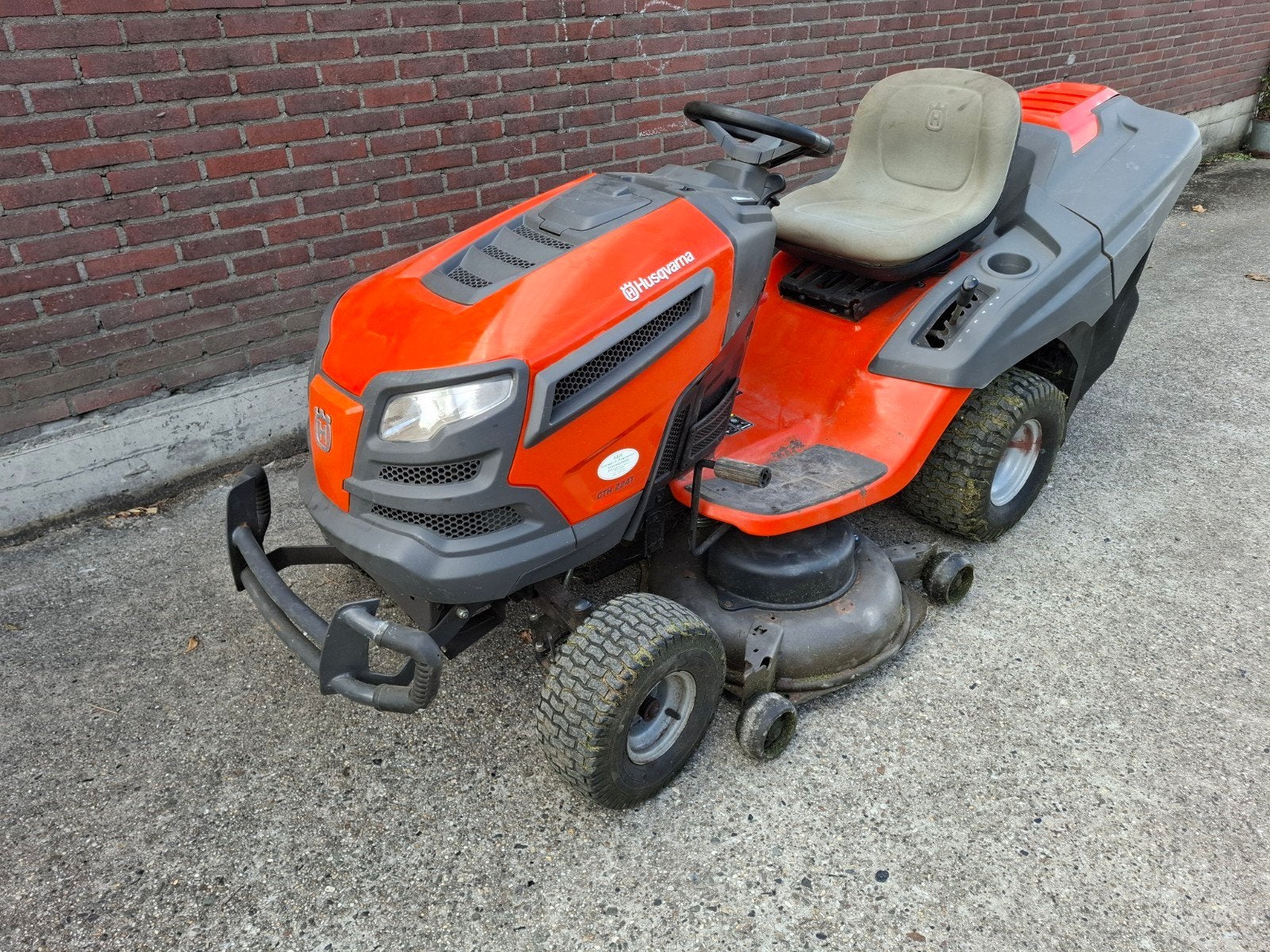 Husqvarna CTH224 Hydrostaat, Tuin en Terras, Zitmaaiers, Ophalen, Zo goed als nieuw
