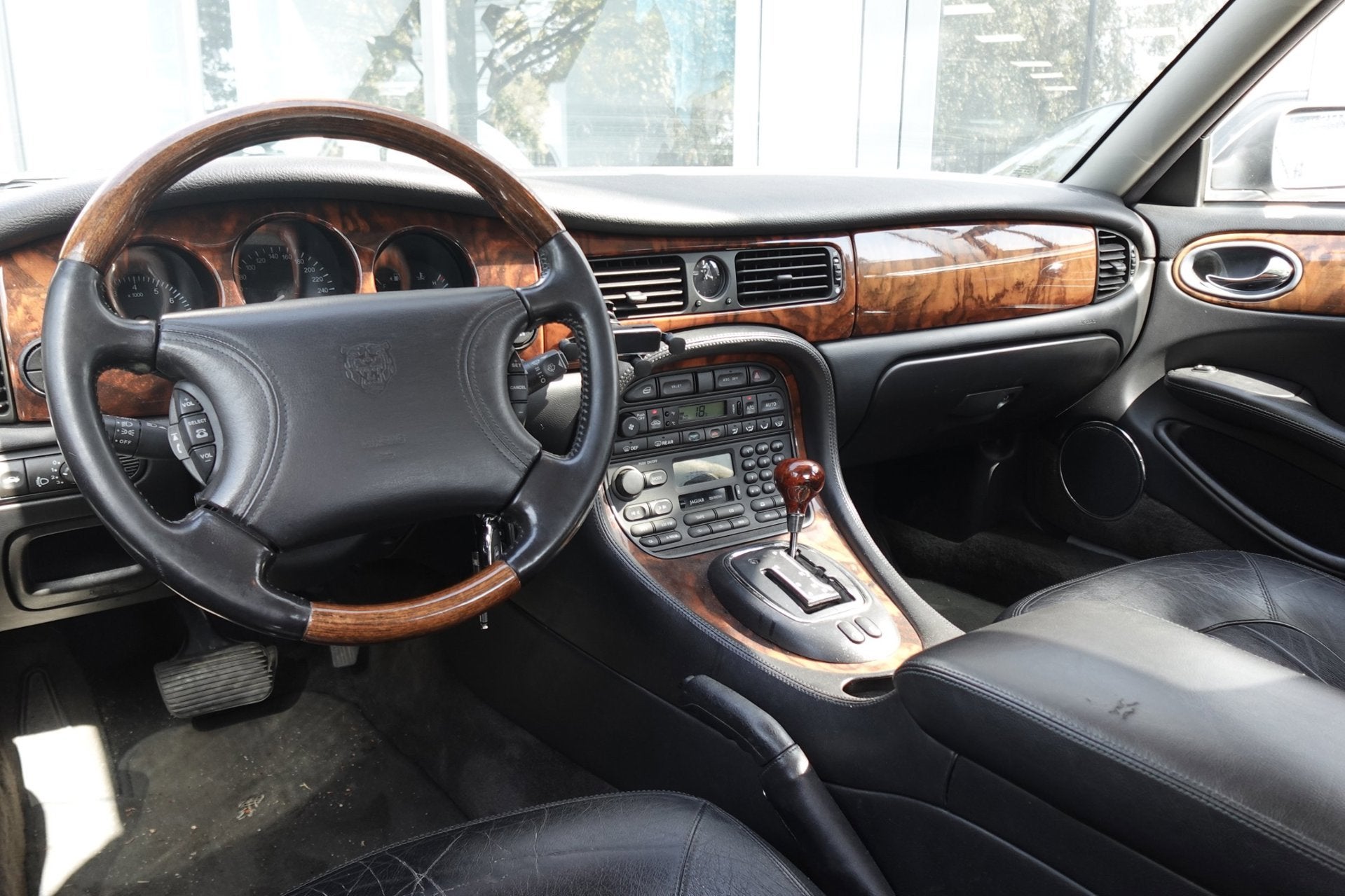 Jaguar XJ 3.2 V8 Executive AIRCO SPORT ELEKTR. RAMEN, Auto's, Jaguar, Achterwielaandrijving, Gebruikt, Bedrijf, 102 €/maand