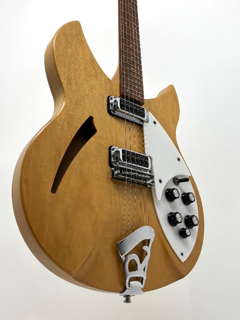 Rickenbacker 330 2001 - Mapleglo W/ Original Case, Overige merken, Semi-solid body, Gebruikt, Ophalen of Verzenden