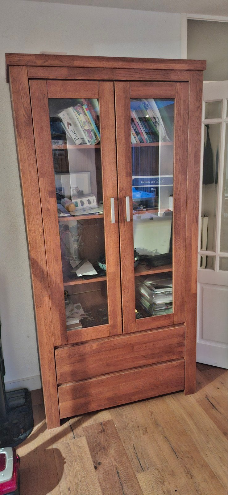 Mooie eikenhouten vitrinekast met lades en glazen deuren, Glas, Met deur(en), Zo goed als nieuw, Klassiek, Tijdloos