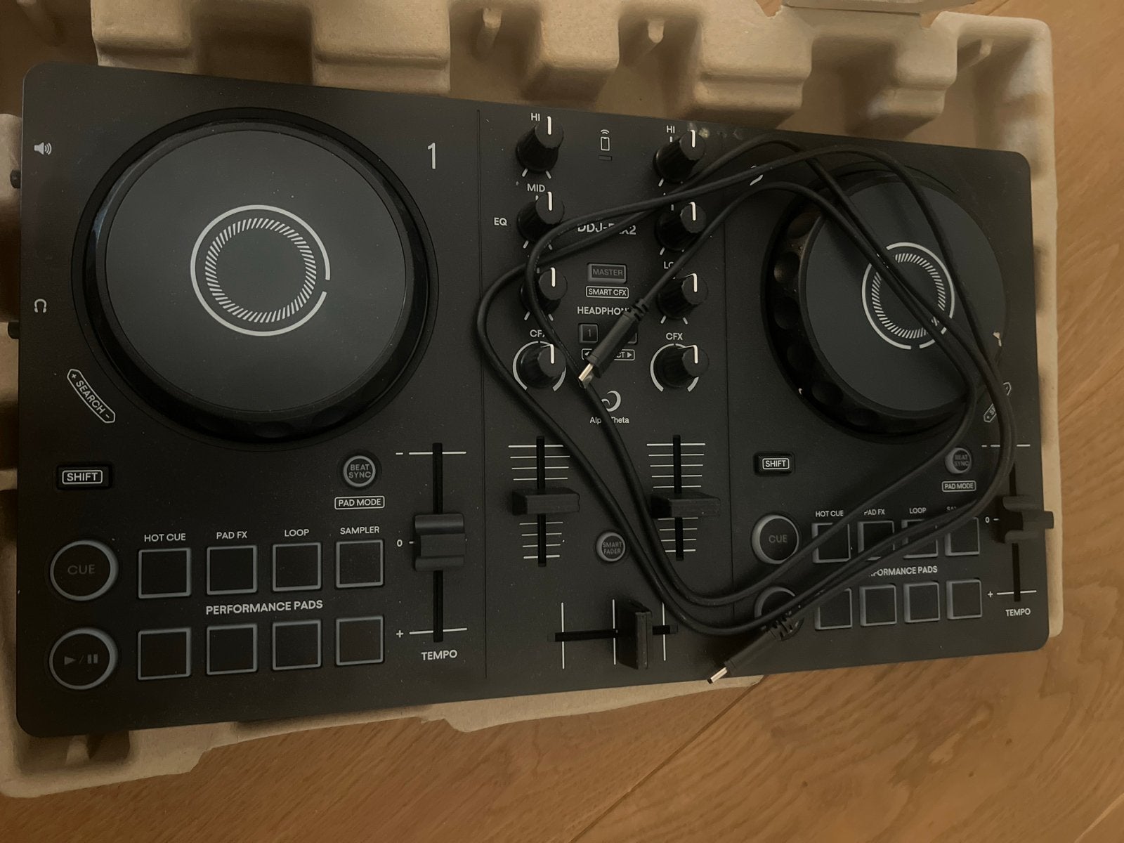 Foto 3 van Pioneer DDJ-FLX2 DJ-controller - Zo goed als nieuw, 2 months