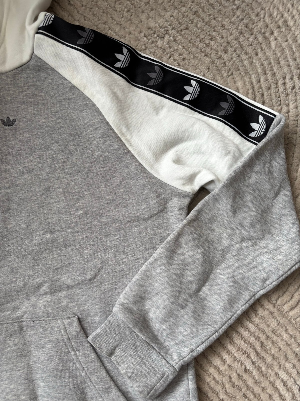 Adidas Hoodie Grijs/Wit met Logo Band - Maat L (164), Kinderen en Baby's, Kinderkleding | Maat 170, Ophalen, Zo goed als nieuw