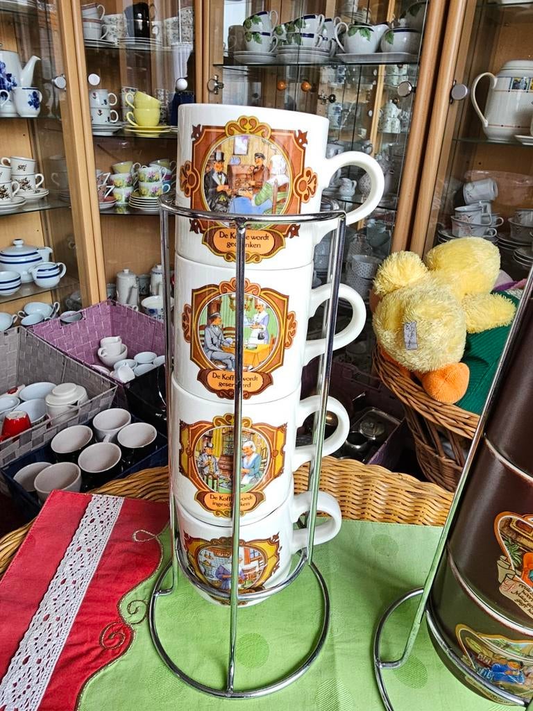 DE bekers, Huis en Inrichting, Keuken | Servies, Ophalen of Verzenden, Aardewerk, Overige stijlen, Kop(pen) en/of Schotel(s)