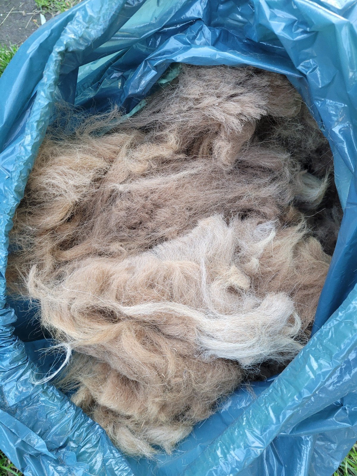 Alpaca wol 3 volle plastic zakken, Hobby en Vrije tijd, Ophalen, Spinwol