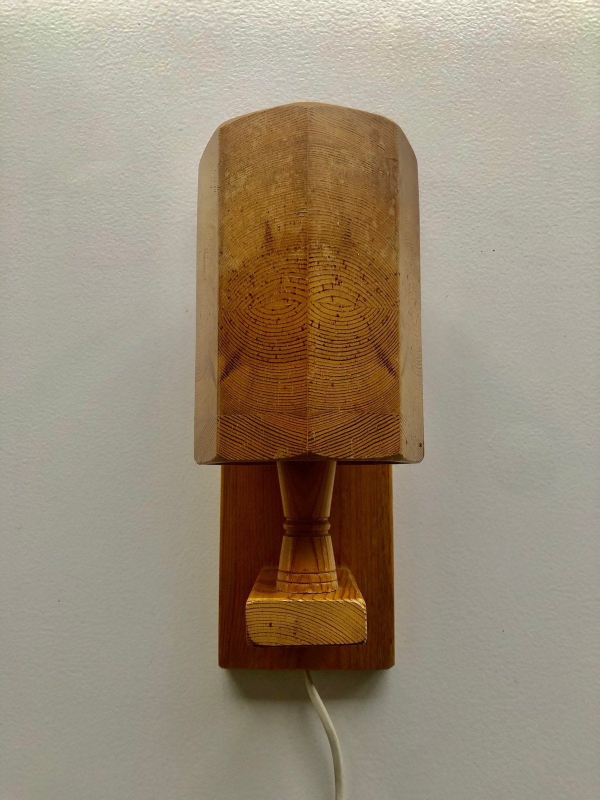 Vintage houten wandlamp van Bengt Slöjdare, Met snoer/stekker, Gebruikt, Bruin, Overige merken