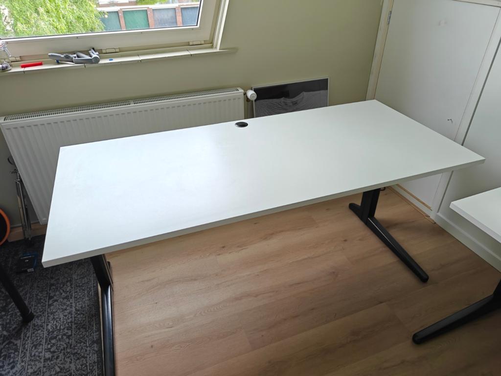 Ahrend Essa Slinger Bureau - 180x80, Huis en Inrichting, Bureaus, Ophalen of Verzenden, In hoogte verstelbaar